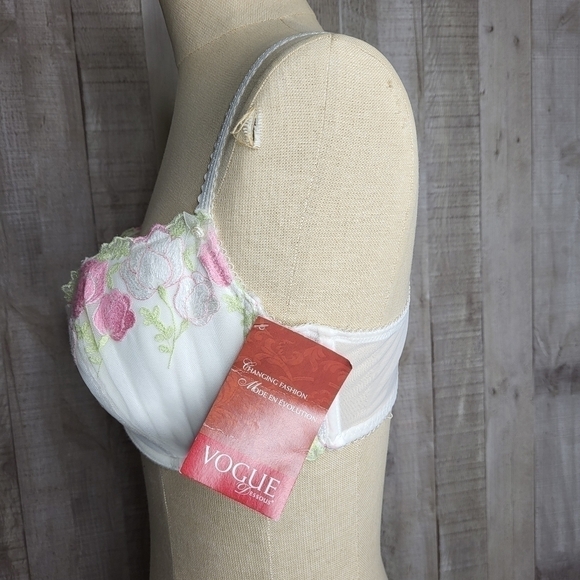 Vogue Floral Lacy Bra. Vintage. 38C White, Pink & Green. - Picture 7 of 9